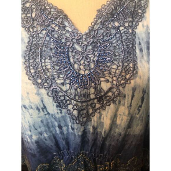 ENERGIE BLUE MULTICOLOR W/ LACE 3/4 SLEEVE SHARK BITE HEM EMBELLISHED TOP 1X - Picture 13 of 13